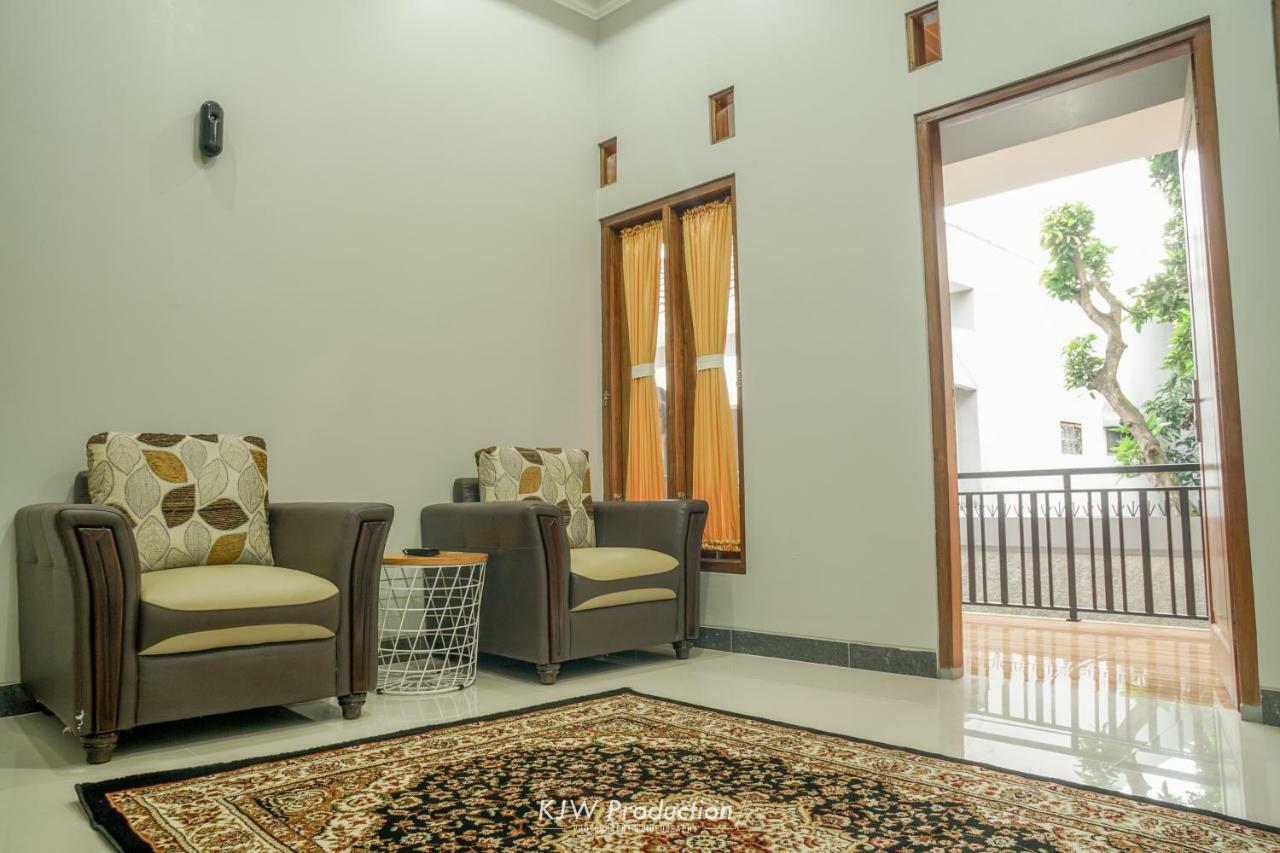 M Stay Guest House Jogja Yogyakarta Exterior photo