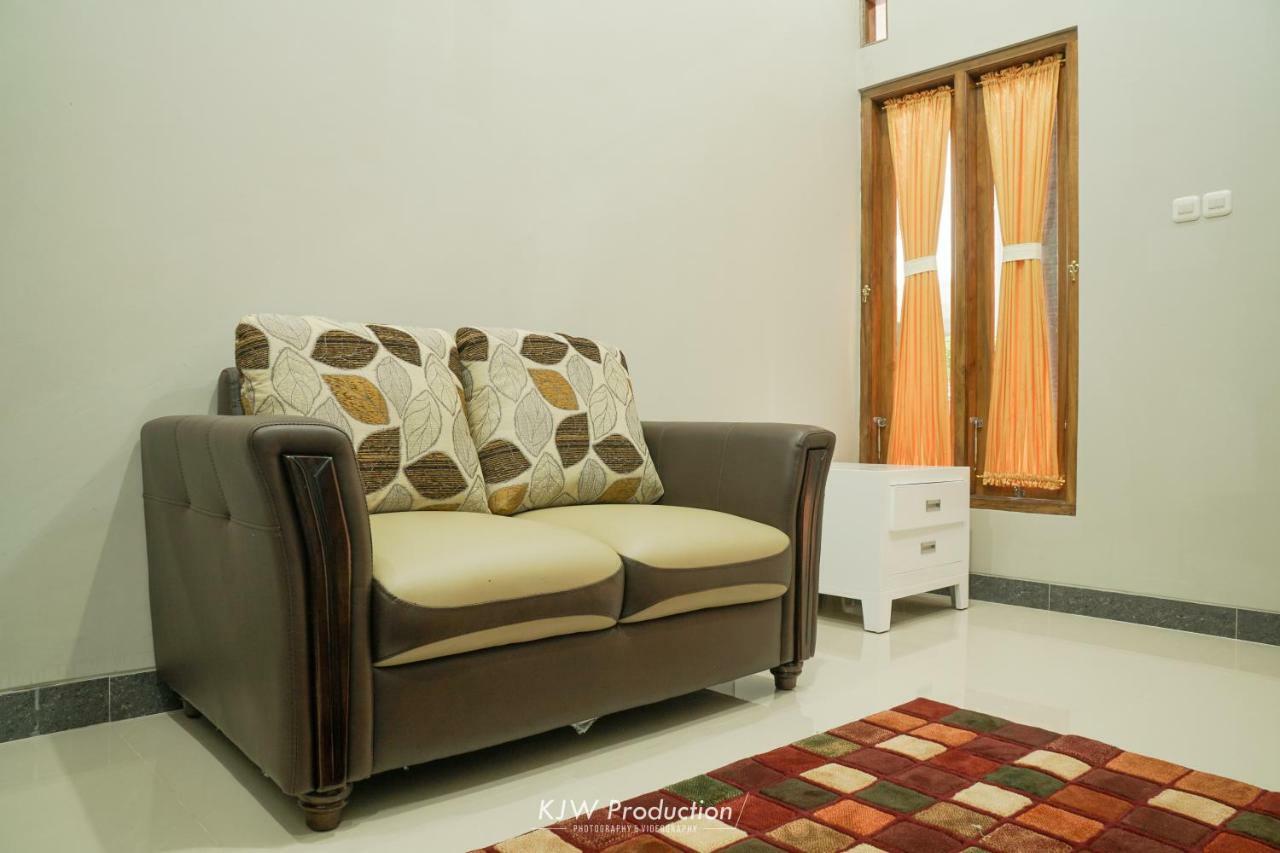 M Stay Guest House Jogja Yogyakarta Exterior photo