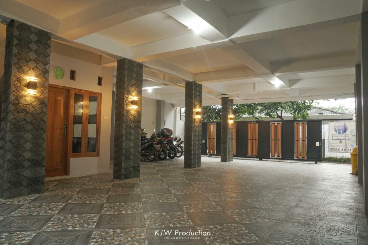 M Stay Guest House Jogja Yogyakarta Exterior photo